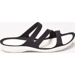 Crocs - 203998.BLACK. Czarne klapki damskie Crocs, bez wzorów, z materiału, bez obcasa, na obcasie. W wyprzedaży za 119,90 zł.