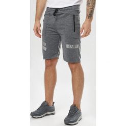 Ciemnoszare Szorty Neridoe. Szare spodenki i szorty męskie Born2be, xl, bez wzorów. W wyprzedaży za 34,99 zł.