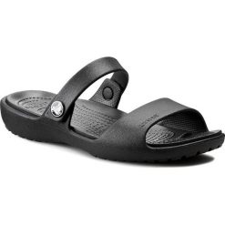 Klapki CROCS - Coretta W 200067 Black. Czarne klapki damskie Crocs, bez wzorów, z tworzywa sztucznego, bez obcasa. W wyprzedaży za 59,00 zł.