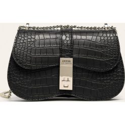 Guess Jeans - Torebka. Czarne listonoszki damskie Guess Jeans, w paski, z bawełny, na ramię, małe, bez dodatków. W wyprzedaży za 319,90 zł.