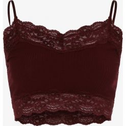 Aygill's - Top damski, czerwony. Czerwone topy damskie Aygill's, s, w koronkowe wzory, z koronki, bez kołnierzyka. Za 69,95 zł.