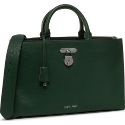 Torebka CALVIN KLEIN - Dressed Business Tote Lg K60K606681 LF7. Zielone torebki klasyczne damskie Calvin Klein, bez wzorów, ze skóry ekologicznej, klasyczne, bez dodatków. Za 849,00 zł.