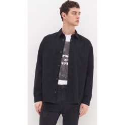 Jeansowa koszula oversize - Czarny. Czarne koszule męskie House, s, bez wzorów, z jeansu, bez kołnierzyka, bez rękawów. Za 119,99 zł.