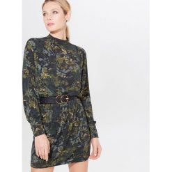 Mini sukienka we wzory - Zielony. Zielone sukienki damskie Mohito, s, bez wzorów, bez kołnierzyka, bez rękawów, mini. Za 139,99 zł.