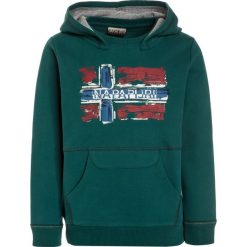Napapijri BABOS HOOD Bluza z kapturem alpine green. Zielone bluzy męskie Napapijri, z bawełny, z kapturem. W wyprzedaży za 231,20 zł.