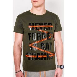 T-shirt męski z nadrukiem S1085 - khaki. Brązowe t-shirty męskie Ombre Clothing, s, z nadrukiem, z bawełny, bez kołnierzyka. Za 13,99 zł.