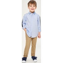 Spodnie chino - Beżowy. Brązowe chinosy damskie marki Reserved. Za 89,99 zł.