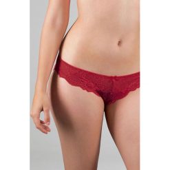 Dorina - Figi Lianne. Czerwone figi damskie marki Dorina, s, z elastanu. W wyprzedaży za 27,90 zł.