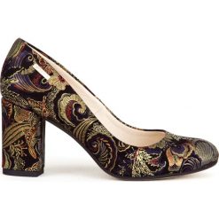 Wzorzyste czółenka na obcasie - skóra naturalna - model 042 - kolor złota mozaika. Żółte czółenka damskie Zapato, na co dzień, bez wzorów, z jeansu, z okrągłym noskiem, bez obcasa, na obcasie. W wyprzedaży za 179,40 zł.