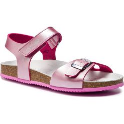 Sandały GEOX - J Adriel G. B J928MB 000NF C8002 D Fuchsia. Różowe sandały dziewczęce Geox, ze skóry ekologicznej, bez zapięcia. W wyprzedaży za 149,00 zł.