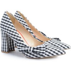 Twinset Sandały. Czółenka damskie Twin Set, z nadrukiem, z materiału, na wysokim obcasie, na obcasie, bez zapięcia. Za 379,00 zł.