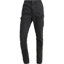 Superdry SURPLUS GOODS Bojówki phantom. Szare bojówki męskie Superdry, z bawełny. Za 369,00 zł.