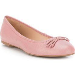 Buty damskie. Niebieskie baleriny damskie Wittchen, bez wzorów, ze skóry, klasyczne, bez obcasa, na obcasie. W wyprzedaży za 199,90 zł.