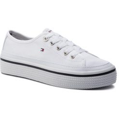 Tenisówki TOMMY HILFIGER - Corporate Flatform Sneaker FW0FW04259 White 100. Białe półbuty damskie TOMMY HILFIGER, bez wzorów, z gumy, bez zapięcia. W wyprzedaży za 269,00 zł.