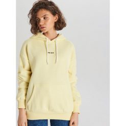Bluza z kapturem - Beżowy. Brązowe bluzy damskie Cropp, m, bez wzorów, bez rękawów, z kapturem. Za 79,99 zł.