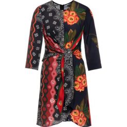 Sukienka codzienna Desigual Dana 19WWVW75. Sukienki damskie Desigual, na co dzień, bez wzorów, bez kołnierzyka, bez rękawów, proste. W wyprzedaży za 299,00 zł.