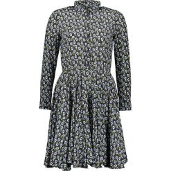 Jedwabna sukienka w kolorze granatowym. Niebieskie sukienki damskie Cacharel, z jedwabiu, klasyczne, midi, rozkloszowane. W wyprzedaży za 579,95 zł.