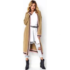 Długi sweter oversize orzechowy. Brązowe swetry damskie e-margeritka.pl, s, bez wzorów, klasyczne, z długim rękawem, długie, bez kaptura. Za 218,99 zł.