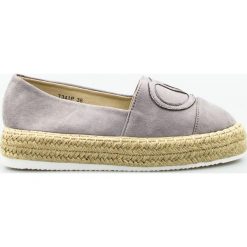 Espadryle na plecionej platformie szare (36). Szare espadryle damskie Estetino, bez wzorów, z zamszu, bez obcasa, na platformie. Za 79,00 zł.