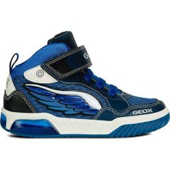Sneakersy "Inek" w kolorze niebieskim. Niebieskie trampki chłopięce geox kids, bez wzorów, z gumy, bez zapięcia. W wyprzedaży za 139,95 zł.