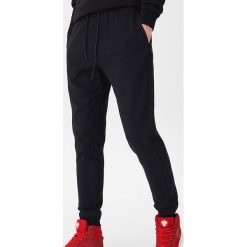 Joggery z przeszyciami - Czarny. Czarne joggery męskie marki House, s. Za 99,99 zł.