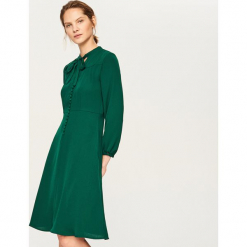 Sukienka w stylu retro - Zielony. Zielone sukienki damskie marki Reserved, retro. Za 139,99 zł.