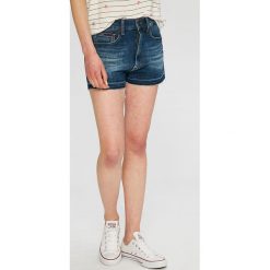 Tommy Jeans - Szorty. Niebieskie szorty damskie marki Tommy Jeans, z elastanu, casualowe. W wyprzedaży za 249,90 zł.