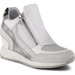 Sneakersy GEOX - D Nydame A D620QA 08522 C1000 White. Białe półbuty damskie Geox, na co dzień, bez wzorów, ze skóry, bez obcasa, na obcasie, bez zapięcia. W wyprzedaży za 359,00 zł.