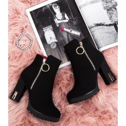 Botki damskie Sixth Sens C635 Czarne. Czarne botki damskie Sixth Sens, z tworzywa sztucznego, eleganckie, na wysokim obcasie, na obcasie, bez zapięcia. Za 139,00 zł.