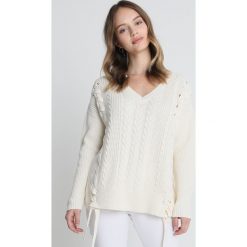 Swetry klasyczne damskie: Vince Camuto Petite SIDE UP NOVELTY CABLE Sweter antique white