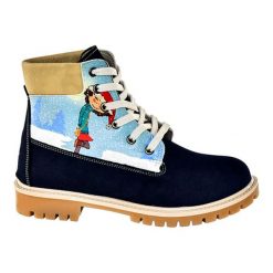 Trapery w kolorze czarnym ze wzorem. Czarne buty trekkingowe damskie Streetfly, na sznurówki. W wyprzedaży za 219,95 zł.