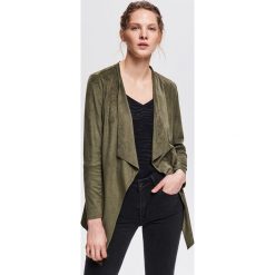 Blezer z imitacji zamszu - Khaki. Brązowe bolerka i narzutki damskie Reserved, bez wzorów, bez rękawów. Za 99,99 zł.