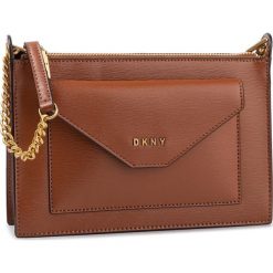 Torebka DKNY - Alexa Tz Cbody Sutto R93E3D59 Caramel CAR. Pomarańczowe listonoszki damskie DKNY, bez wzorów, ze skóry, bez dodatków. Za 849,00 zł.