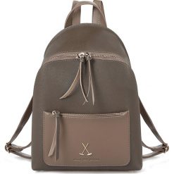 Plecak w kolorze szarobrązowym - 36 x 27 x 11 cm. Szare plecaki damskie Beverly Hills Polo Club, bez wzorów, ze skóry. W wyprzedaży za 149,95 zł.