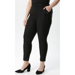 Czarne Spodnie Jegginsy Sleep Secrets. Czarne jeansy damskie Born2be, xl, z podwyższonym stanem. W wyprzedaży za 34,99 zł.
