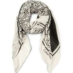Szaliki damskie: Szal CALVIN KLEIN BLACK LABEL – Bandana Print Scarf K60K604249 101