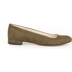 Klasyczne nubukowe balerinki bez ozdób - skóra naturalna - model 050 - kolor oliwka. Baleriny damskie Zapato, bez wzorów, ze skóry, klasyczne, bez obcasa. Za 299,00 zł.