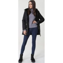 Czarna Kurtka Forde. Czarne kurtki damskie Born2be, na zimę, xl, bez wzorów, eleganckie, długie, bez kaptura. Za 269,99 zł.