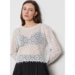 Bluzka z szydełkowej dzianiny - Biały. Białe bluzki damskie Reserved, xl, bez wzorów, z dzianiny, bez kołnierzyka, bez rękawów. W wyprzedaży za 39,99 zł.