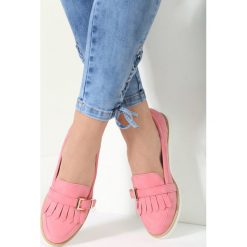 Różowe Mokasyny Say You Love Me. Różowe mokasyny damskie marki vices, w paski, ze skóry, bez obcasa, na płaskiej podeszwie, z paskami. Za 49,99 zł.