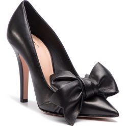 Szpilki RED VALENTINO - RQ2S0C12 Nero 0NO 1. Czarne półbuty damskie marki Red Valentino, z aplikacjami, ze skóry, eleganckie, bez obcasa, na obcasie, bez zapięcia. Za 1719,00 zł.