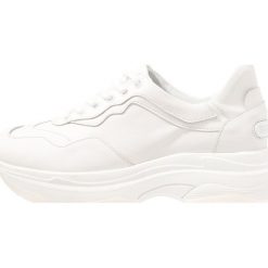 Trampki damskie slip on: Bronx Tenisówki i Trampki white