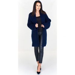 Długi sweter z luźnymi rękawami granatowy. Niebieskie swetry damskie Tagless, m, bez wzorów, z długim rękawem, długie, bez kaptura. Za 139,00 zł.