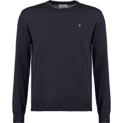 Swetry klasyczne męskie: Farah MULLEN Sweter navy