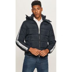 Armani Exchange - Kurtka. Niebieskie płaszcze męskie Armani Exchange, s, bez wzorów, z poliesteru, krótkie, z kapturem. Za 1249,00 zł.