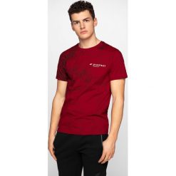 T-shirt męski TSM218 - ciemna czerwień allover. Czerwone t-shirty męskie 4f, m, bez wzorów, bez kołnierzyka. W wyprzedaży za 49,99 zł.