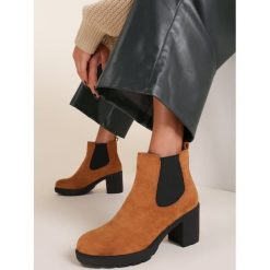 Camelowe Botki Rosebery. Brązowe botki damskie Renee, bez obcasa, na obcasie, bez zapięcia. Za 129,99 zł.