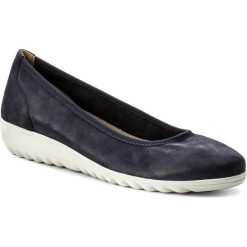 Baleriny CAPRICE - 9-22161-20 Navy Pearl 812. Niebieskie baleriny damskie Caprice, na co dzień, bez wzorów, ze skóry, bez obcasa, bez zapięcia. W wyprzedaży za 149,00 zł.
