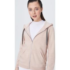 Bluza basic z kapturem - Beżowy. Brązowe bluzy damskie Sinsay, s, bez wzorów, bez rękawów, z kapturem. W wyprzedaży za 39,99 zł.