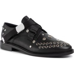 Półbuty MCQ ALEXANDER MCQUEEN - 571841 R2618 1000 Black. Czarne półbuty damskie McQ Alexander McQueen, bez wzorów, ze skóry, bez obcasa, na obcasie, bez zapięcia. W wyprzedaży za 1139,00 zł.